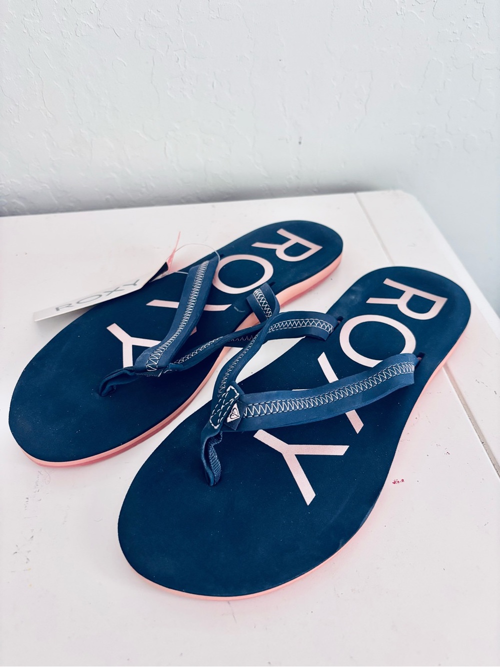 Roxy Vista III Navy and Light Pink Logo Cushioned Flip Flop Sandals, Sz 9 NWT